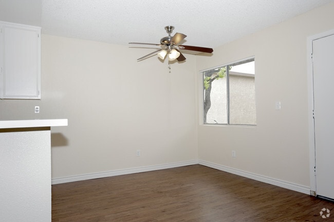 1BR, 1BA - 672 SF - Los Arcos Apartments