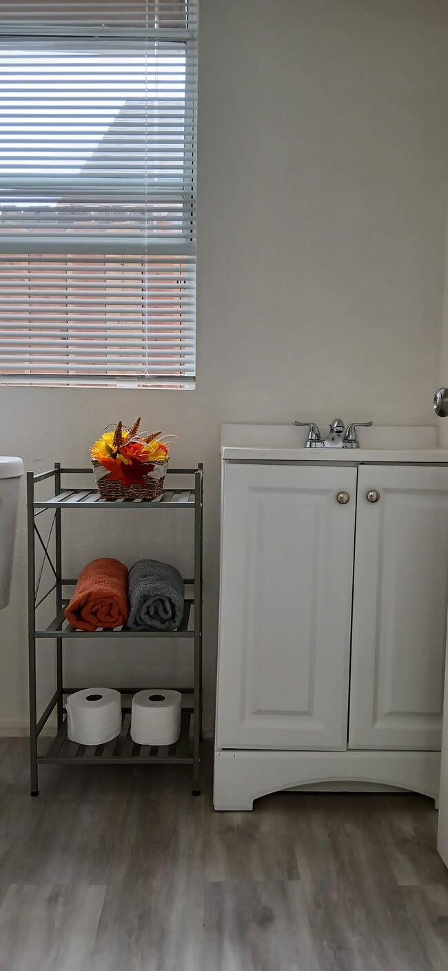 Bathroom, - 1184 Wesley Ave Unit Charming Back House