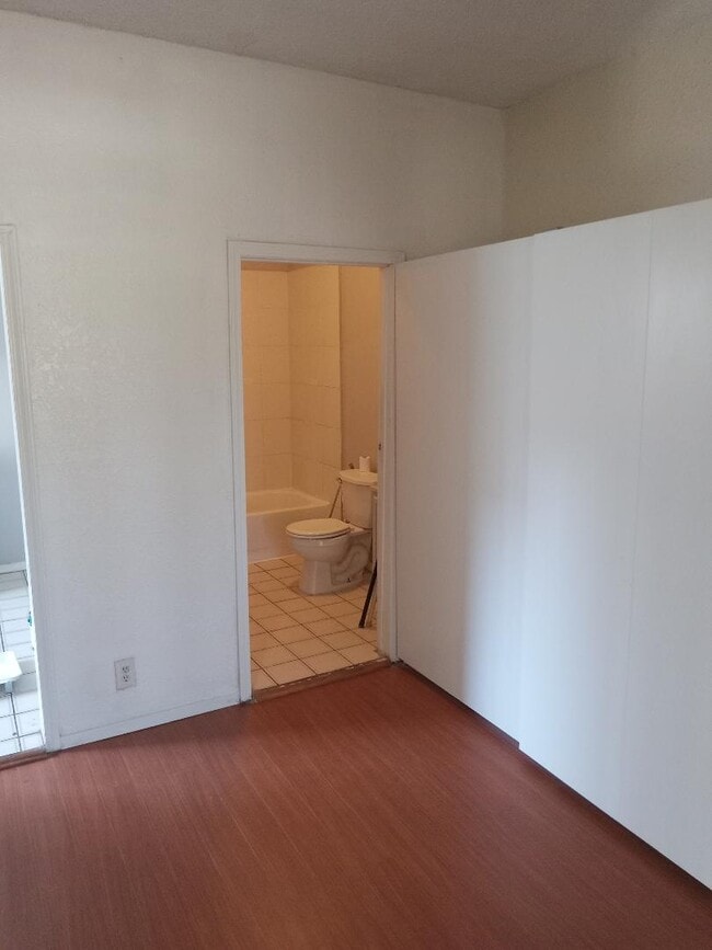 Building Photo - 4720 S Normandie Ave Unit #4