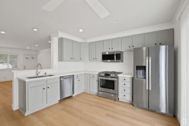 Building Photo - 1565 Santa Ana Ave Unit E Rental