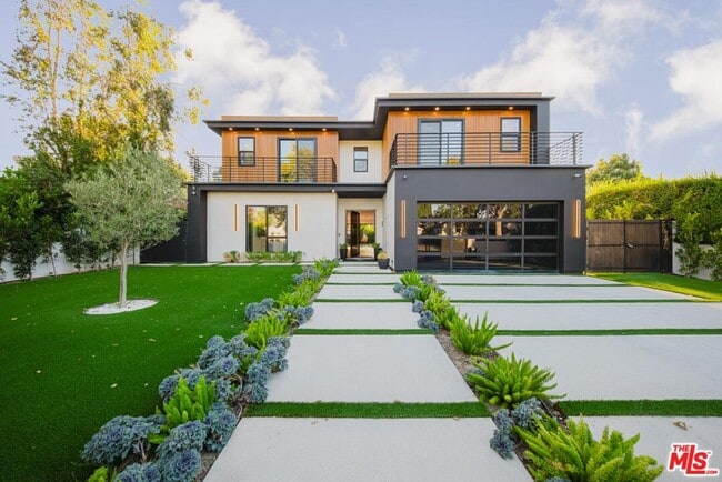 Photo - 5141 Varna Ave