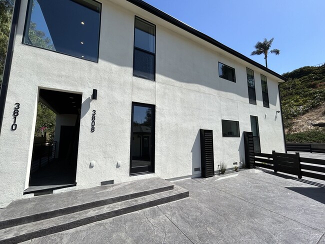 Building Photo - Newly Built 4 bed 2 bath unit (2024)