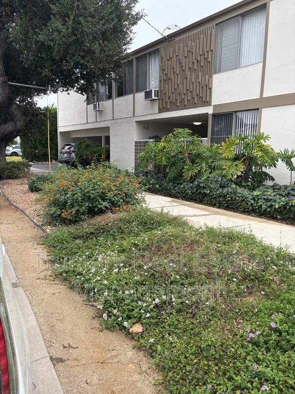 Building Photo - 3830 Orangedale Ave Unit 1