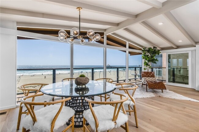 Photo - 816 The Strand