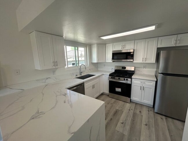 Building Photo - 10237 Tujunga Canyon Blvd