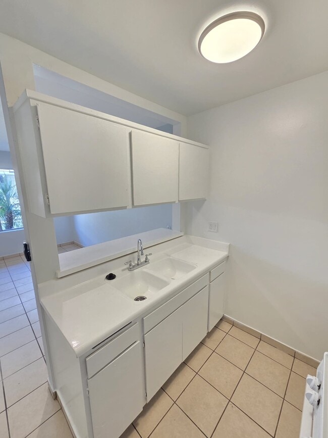 Photo - 4660 Kester Ave Unit 111