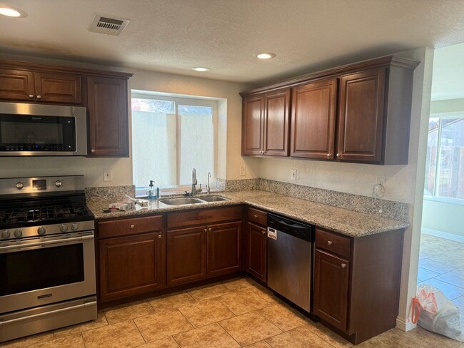 Photo - Very Spacious! 3Bed/2.5Bath w/solar panels! Close to Sweetwater Reservoir with plenty of trails!