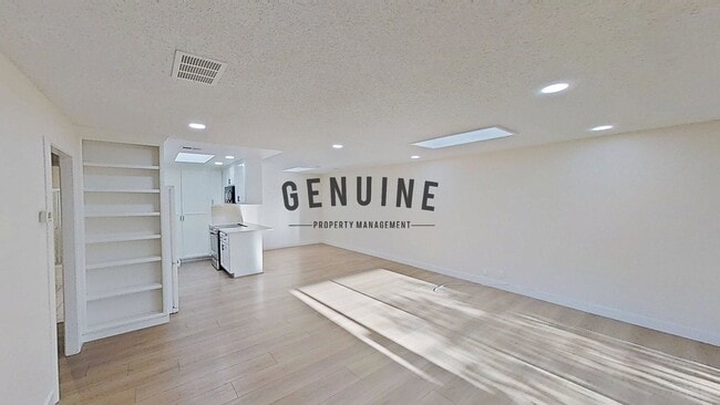 Building Photo - Charming 3Bd 2Ba Condo in 55+ Community