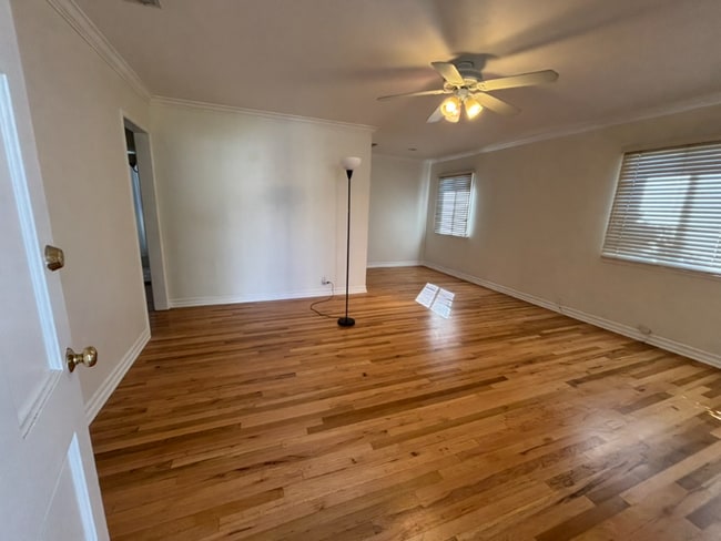 Photo - 534 N Niagara St