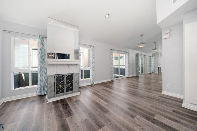 Seawind Upper Unit with Vaulted Ceilings a... - Seawind Upper Unit with Vaulted Ceilings a...