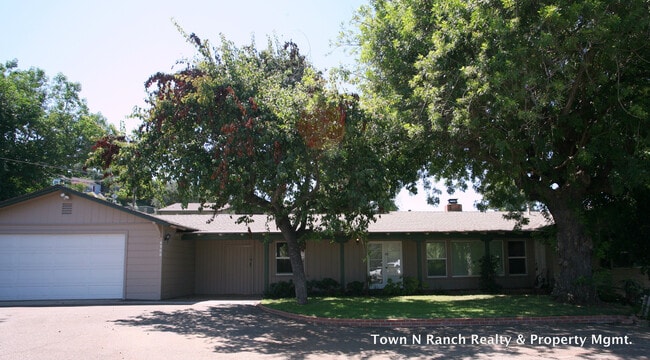 Building Photo - 5Br 2Ba single Family Home