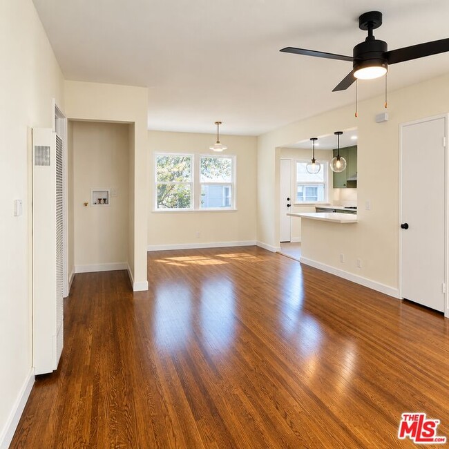 Photo - 5824 Bowcroft St Unit 2
