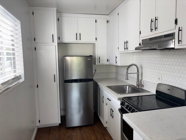 Photo - 14718 Magnolia Blvd