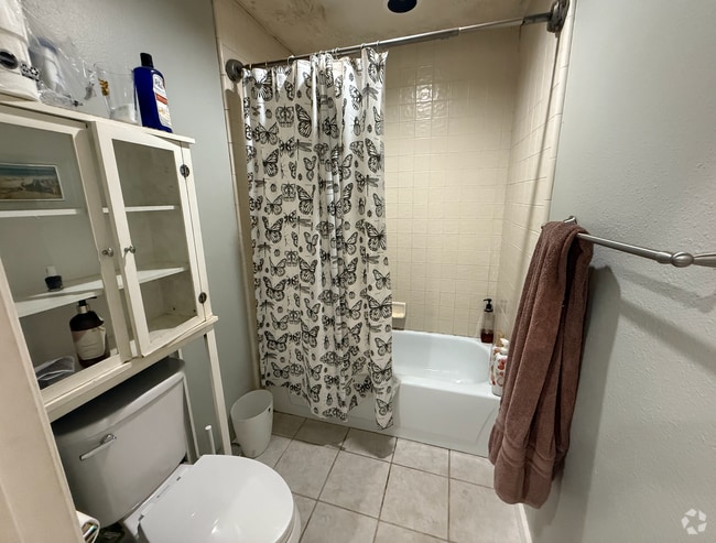 Building Photo - 802 Kalpati Cir Unit C Rental