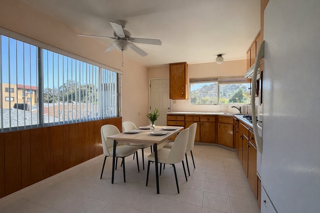 Photo - 802 Fischer St Unit B