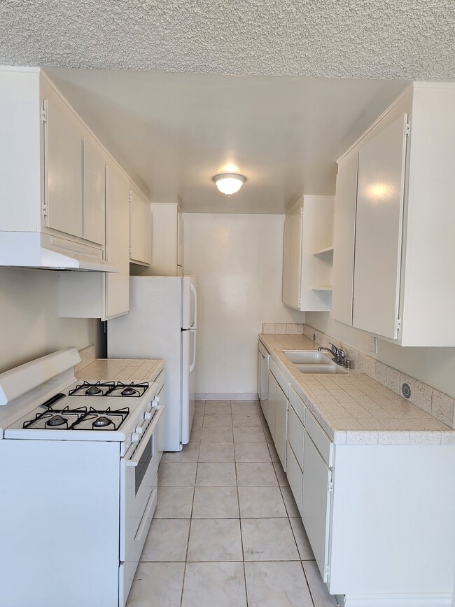 Photo - 519 N Hayworth Ave