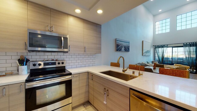 Bright 3 Bed 2 Bath Condo Available for Lo... - Bright 3 Bed 2 Bath Condo Available for Lo...