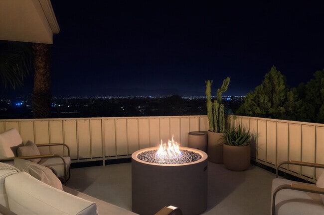 Building Photo - UNFURNISHED, Rimcrest Mid Modern, Long Term