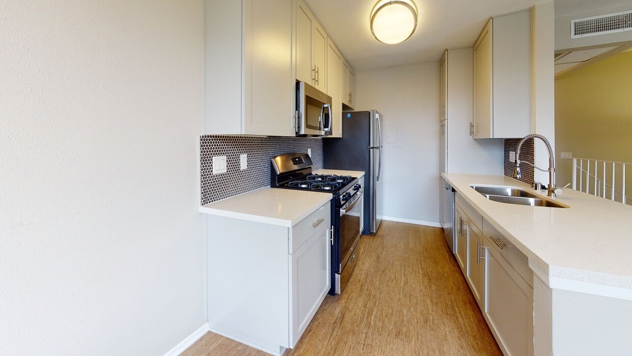 3D Tour - The Village at Toluca Lake Apartments