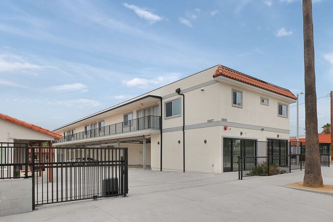 Building Photo - 13035 San Fernando Rd Unit VACANT