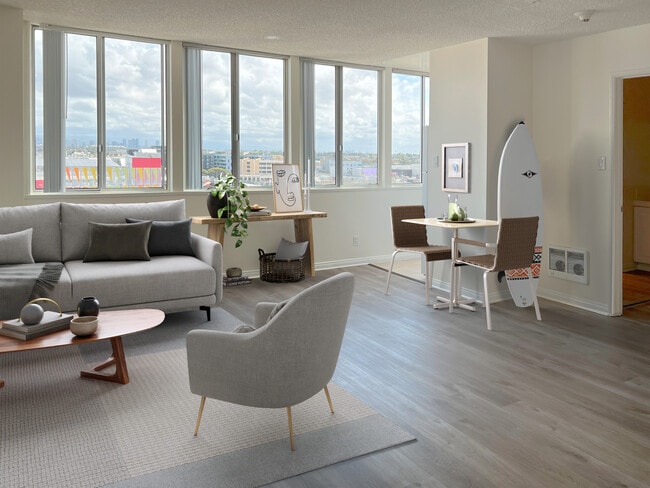 Photo - Pacific Plaza