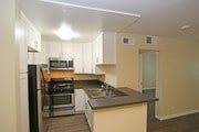 Kitchen - Chateau Woodley Hart Apartments