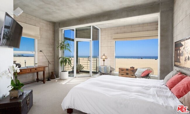Building Photo - 1268 Palisades Beach Rd Rental