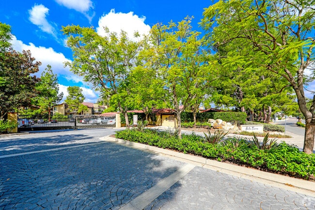 Building Photo - 25601 Indian Hill Ln Unit F Rental