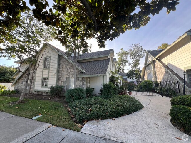 Building Photo - 1938 W Culver Ave Rental