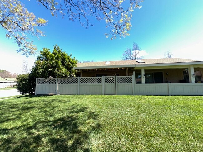 Photo - 40002 Village 40