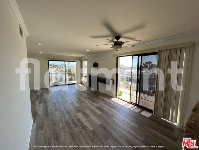 Building Photo - 3903 California St Rental