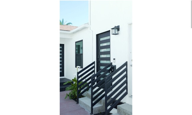 Photo - 6106 S Fairfax Ave Unit 6106 S Fairfax Ave  A