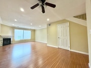 Photo - 14542 Burbank Blvd