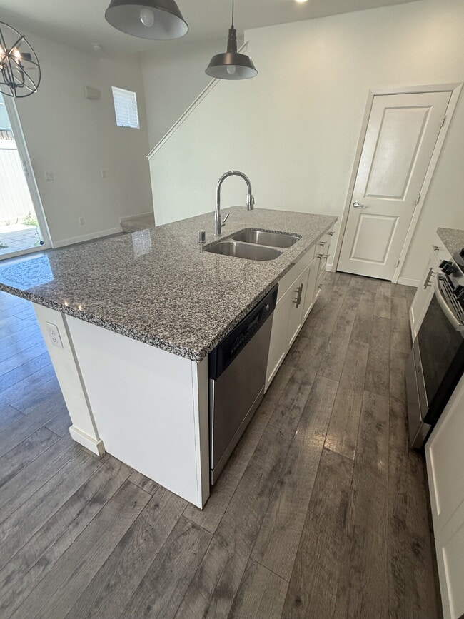 Photo - $500 OFF MOVE IN - Must take possession within 14 days.  Located in the desirable Vista Bella com...