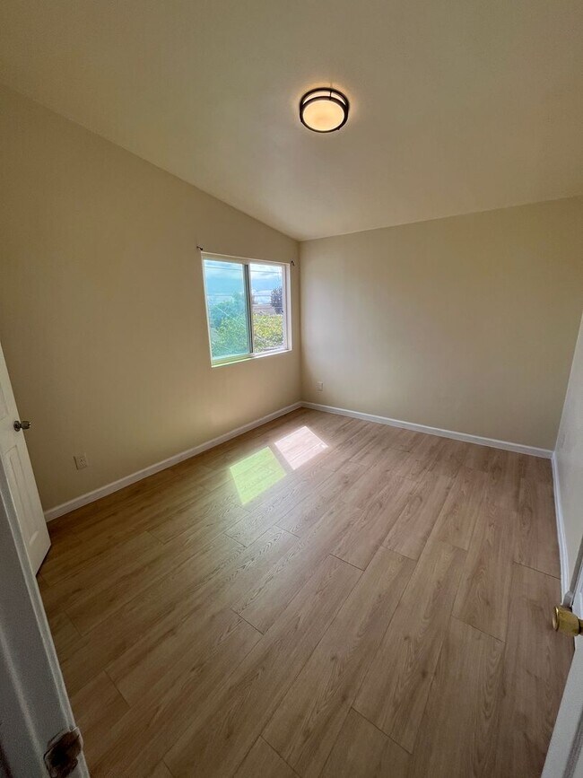 Photo - 66 E McFarlane Dr Unit Upstairs