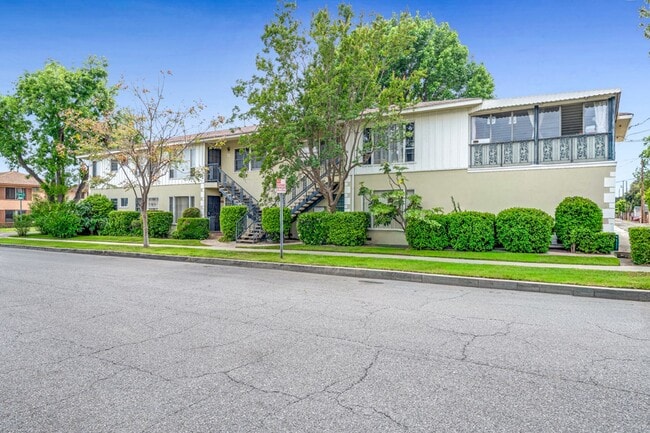 Photo - 2 BEDROOMS 1 BATH UNIT IN GREAT LOCATION!!! Unit 607