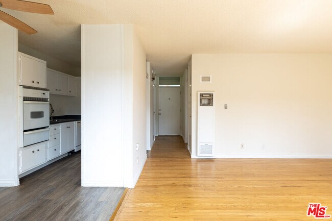 Photo - 11133 ROSE Ave Unit 25