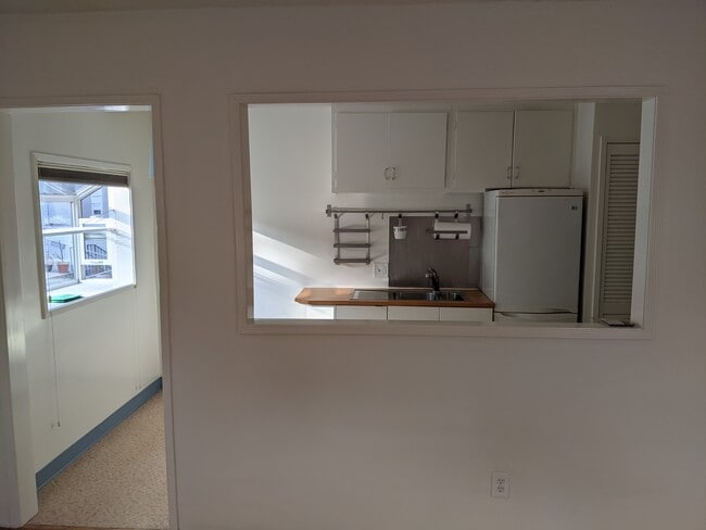 Photo - 1546 Rendall Pl