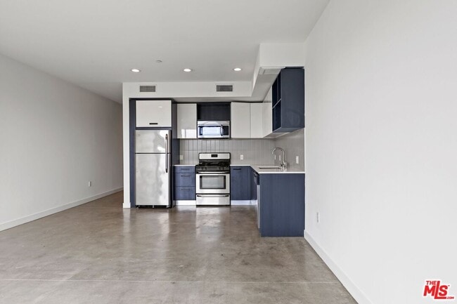 Photo - 10810 Palms Blvd Unit 303