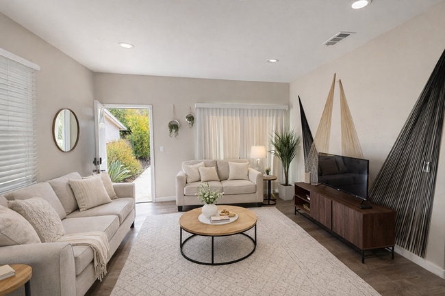 Building Photo - 4 Bed 2 Bath Home on East Falls - Popular Street Close to Campus!!!