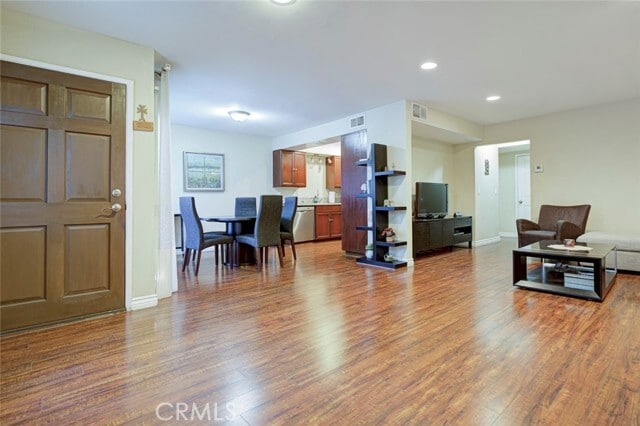 Photo - 7631 Vineland Ave