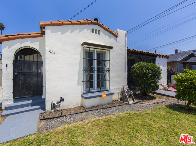 Building Photo - 921 W 83rd St Rental