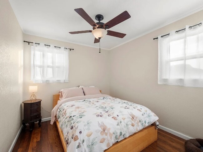 Photo - 4732 Oregon St