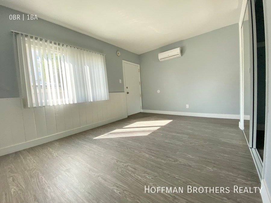 Photo - 3365 W 85th St