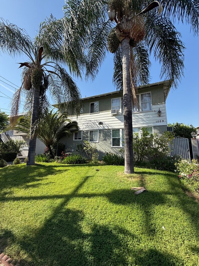 Building Photo - 1009 E Garfield Ave