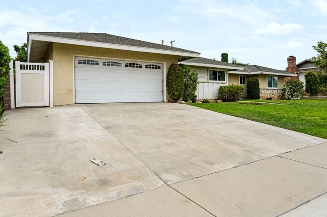 Photo - 3613 N Calmgrove Ave
