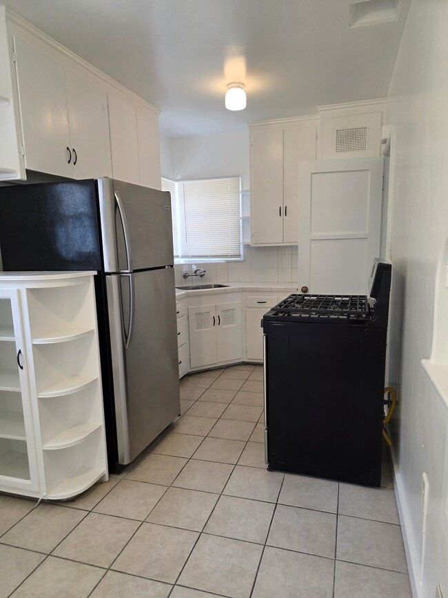 Photo - 10917 Moorpark St Unit Charming