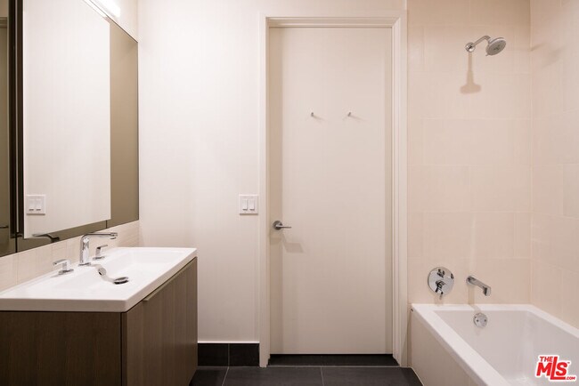 Photo - 889 Francisco St Unit 1002