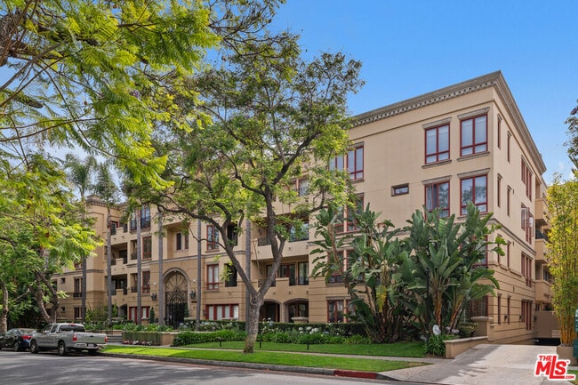 Building Photo - 411 N Oakhurst Dr Unit 305