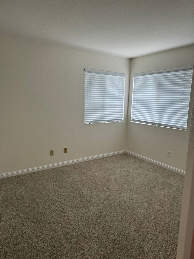 front bedroom - 4184 Breezy Glen Dr